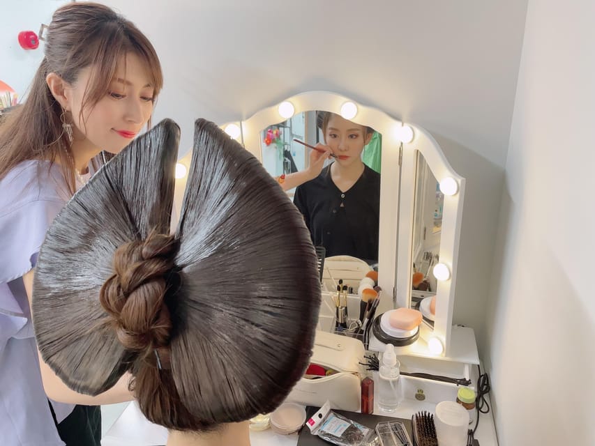 Tokyo: Private Makeover Photography Studio in Luxury Kimono - Receiving All the Image Data