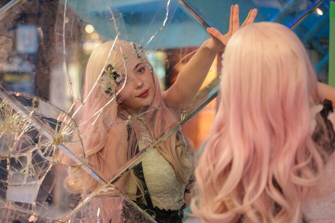 Tokyo Shinjuku Night Photo Tour with Pro Gota - Golden Gai for retro lanes and close-up portraits