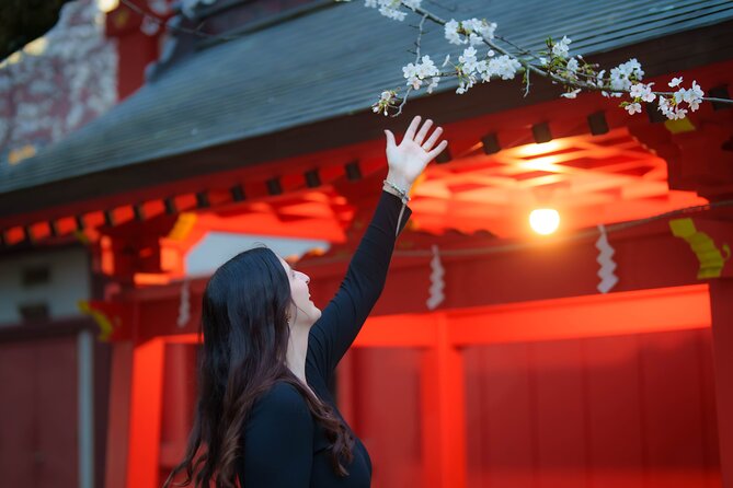 Tokyo Shinjuku Night Photo Tour with Pro Gota - Kabukicho puts the neon on full display