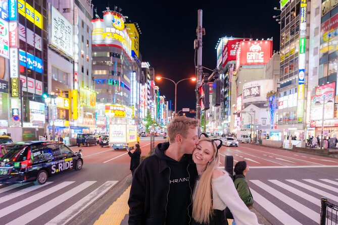 Tokyo Shinjuku Night Photo Tour with Pro Gota - Hanazono Shrine, a quiet pause among the city lights