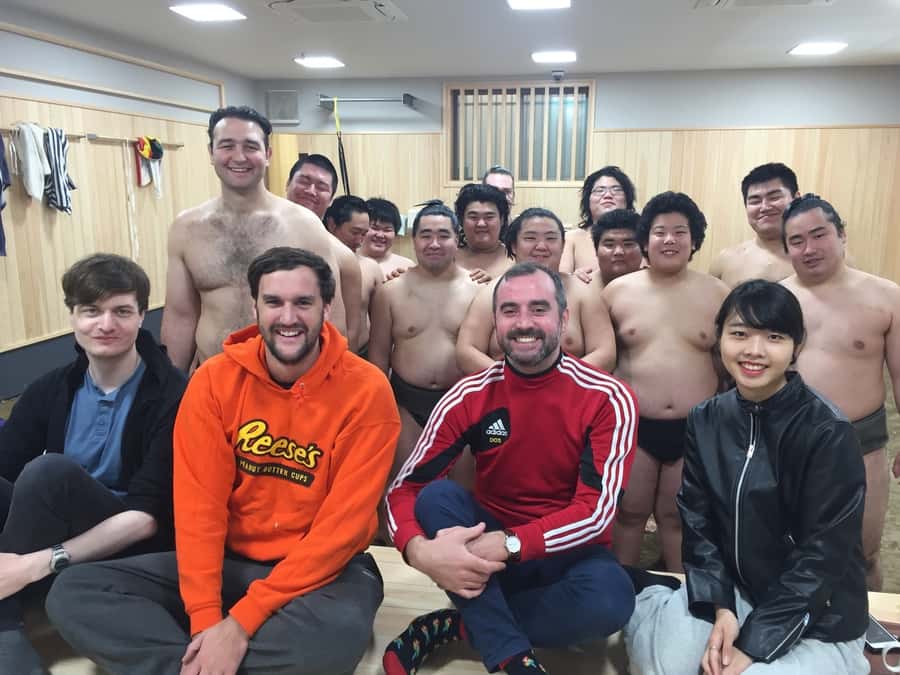 Tokyo: Sumo Morning Practice Tour in Ryogoku and Photo Shoot - Photos with wrestlers, with limits