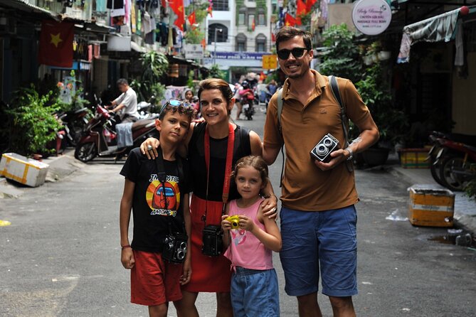 Using Medium Format film camera to discover Saigon - What the 3 to 4 hours feel like