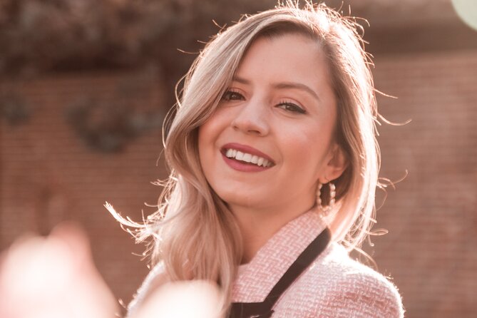 Vacation photographer. Madrid Photo Shoot. Take home more than just a selfie! - Palacio de Cibeles and Cibeles Square