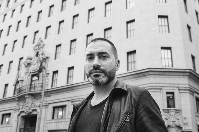 Vacation photographer. Madrid Photo Shoot. Take home more than just a selfie! - Puerta del Sol and Kilometer Zero