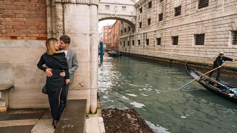 Venice private photo shoot with a local photographer! - Why this Venice photo shoot feels different