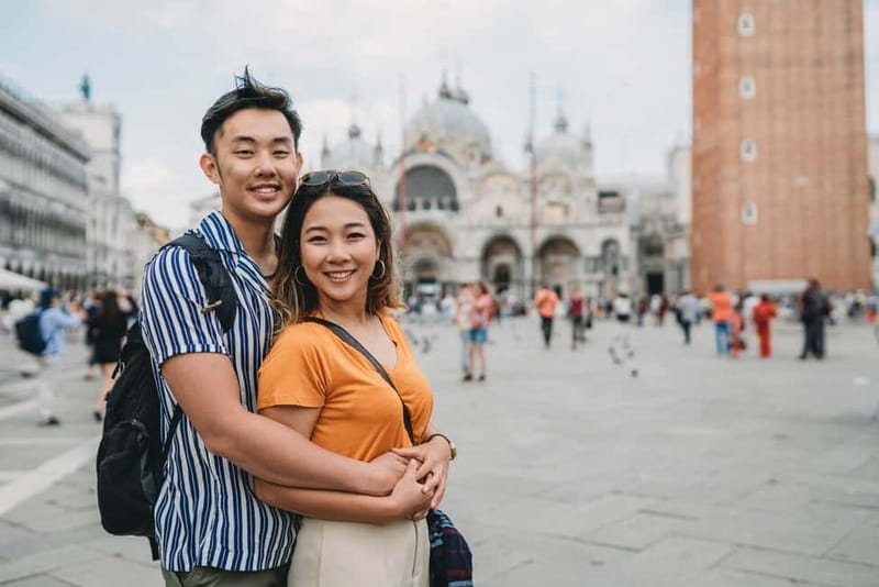 Venice: St Mark's Square and Canals Photoshoot - How the Photographer Helps You Pose