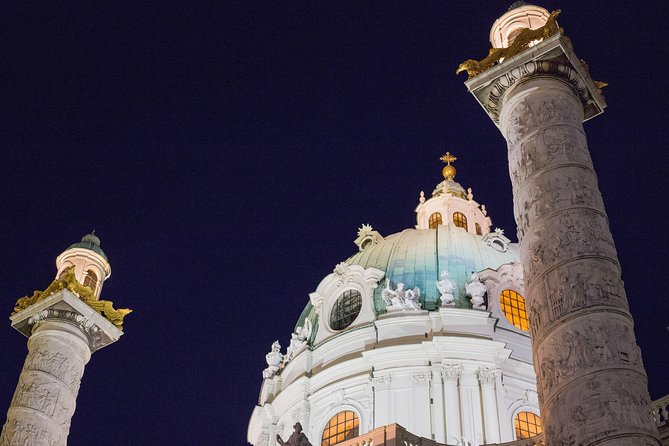 Vienna at night! Private photo tour of Vienna's most beautiful buildings - Guide style and the mixed experience
