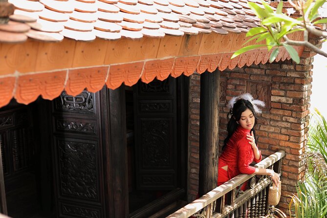 Vietnamese Ao Dai Photoshoot at Iconic Landmarks in Ho Chi Minh - Picking between the Central Post Office, Ben Thanh Market, and Tan Dinh Church