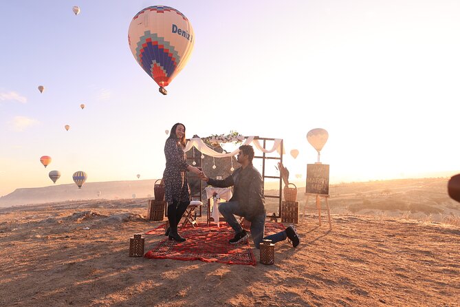 Wedding Proposal and Photoshoot with Hot Air Balloons - A photographer who lets you enjoy the question