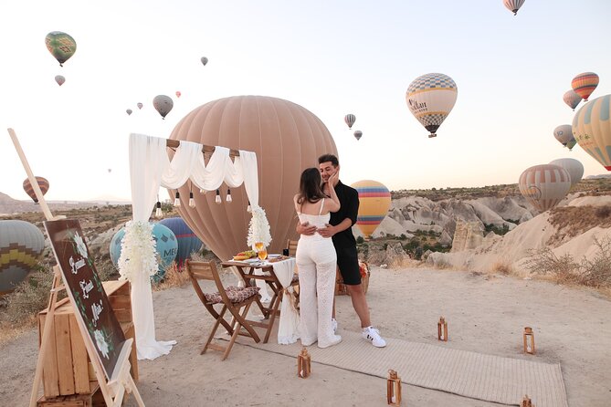 Wedding Proposal and Photoshoot with Hot Air Balloons - What the $187.60 group price really covers