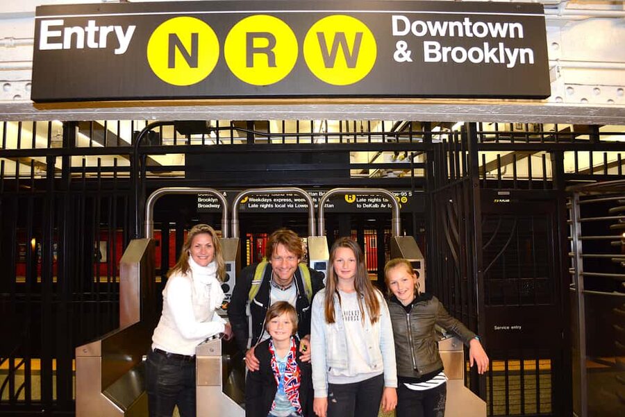 Your NYC Story in Photos: Custom 2-Hour Tour & Photo Shoot - Is $350 good value for up to six people?